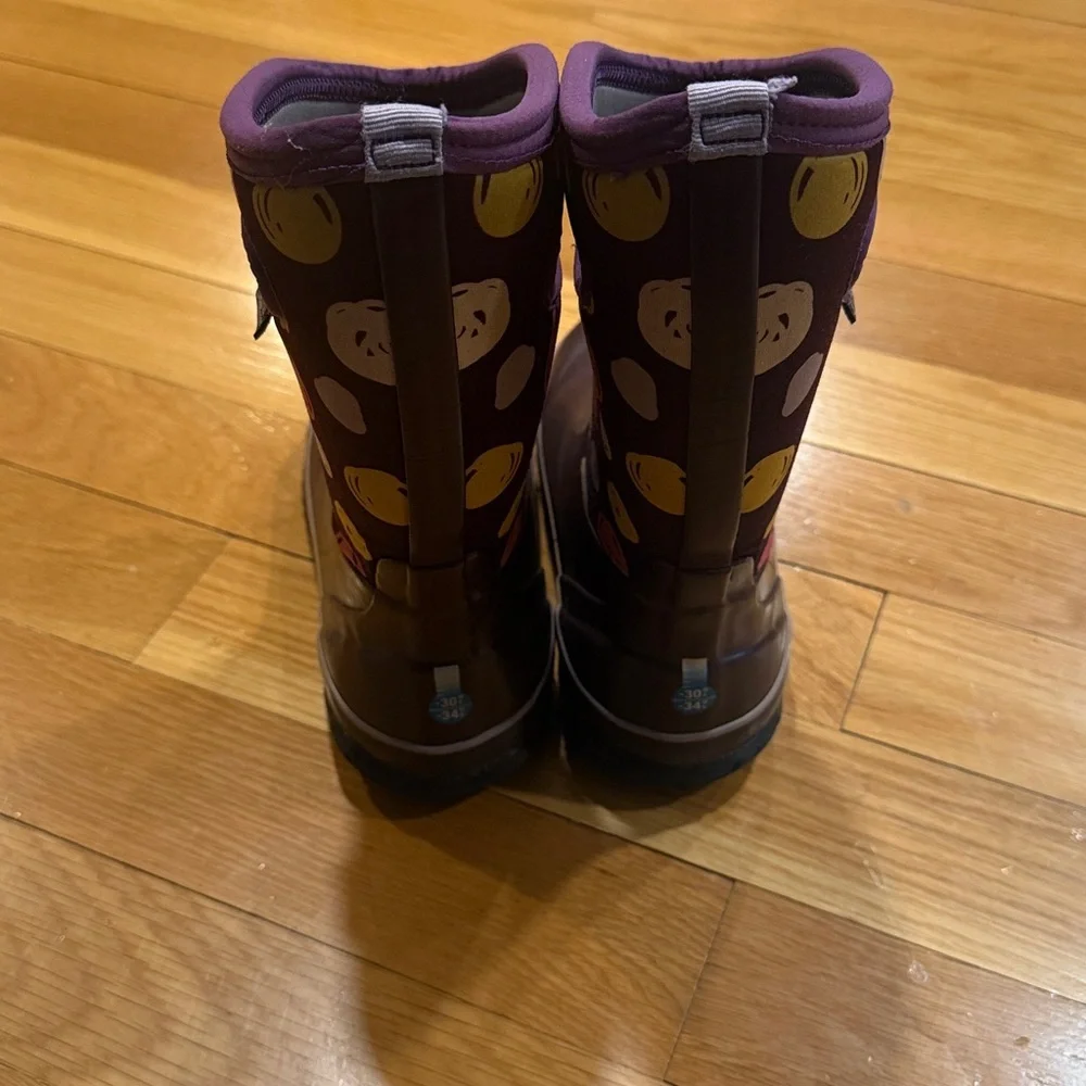 Bogs girls winter snow boots size 3 .